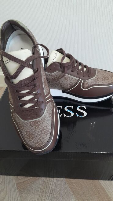 Кроссовки и спортивная обувь: Продаю кроссовки GUESS оригинал, кожа, 42-43 размер, нужно мерить