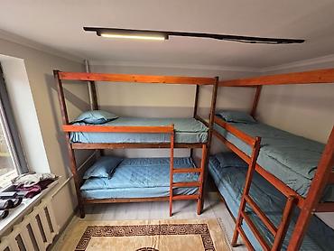 Аренда отелей и хостелов: Хостел в загородном доме - Трехэтажное здание с мансардой, крыша из — 5