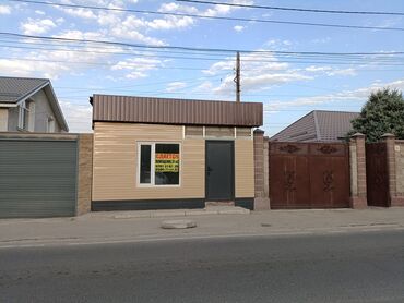 продаю дом дордой моторс: Отдельно стоящее коммерческое помещение с фасадом из светло-бежевого