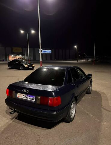 автомобиль автоматически: Audi 80: 1990 г., 1.8 л, Механика, Бензин, Седан