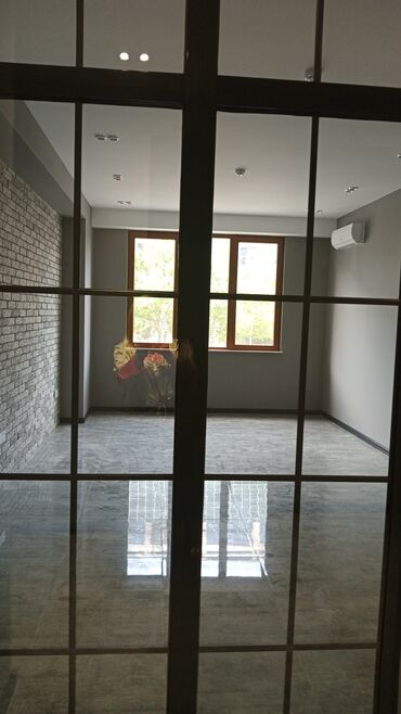 Ofislər: Azadllq metro st çıxışında 1) 7 otaqlı yeni binanın 2 ci mərtəbəsində — 16