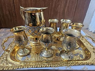 yeni il sufrəsi: Qızılı rəngdə süfrə dəsti 8 parça. xaricden alinib. elmler — 4