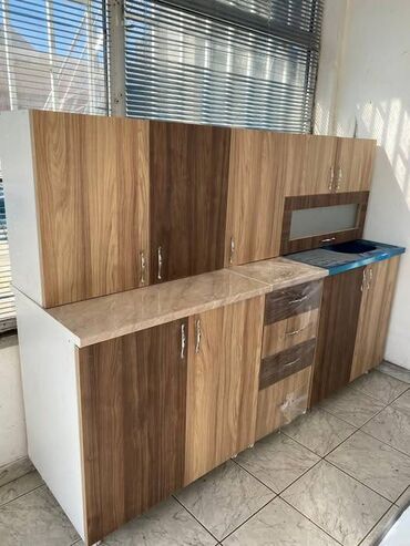nameštaj ivan bečej: Kuhinja od iverice 350 €
iv