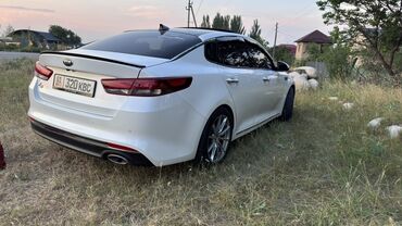 кия к5 3 поколение 2020: Белый седан Kia K5 с динамичным дизайном и хромированными элементами