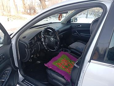 Volkswagen: Volkswagen Passat B5+ седан, серебристый цвет. Основные особенности — 5