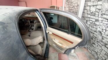 Toyota: Toyota Avensis sedan - Kuzov: 4 qapılı sedan, boz rəng - Salon: bej — 6