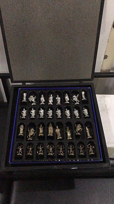 Şahmatlar: Şahmat dəsti, qızılı və gümüşü rəngli parçaları olan, qara rəngli -da lalafo.az — 1 Şahmatlar: Şahmat dəsti, qızılı və gümüşü rəngli parçaları olan, qara rəngli — 1