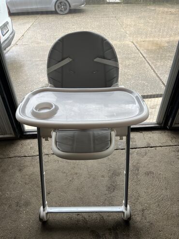 plasticne stolice cena tempo: Upotrebljenо