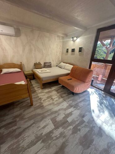 Kuća na dan: 45 kv. m, 2 sobe — 10