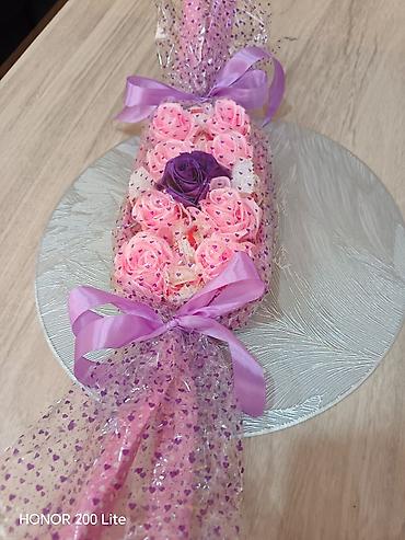 cohiba kutija cena: 💕 9 POLJUBACA 💕 Poklon koji osvaja na prvi pogled! 🌹✨ Buket od 9 — 3