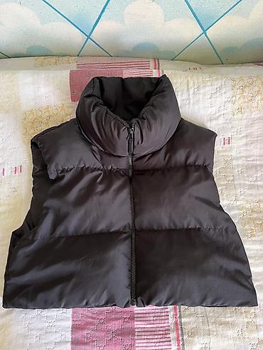 Jiletlər: Qara rəngli şişmə qolsuz jilet - Model: qısa kəsimli, yüksək boğazlı — 1