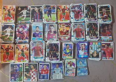 877 ədəd futbol karti.Istenilern her bir taninmiş futbolçu var