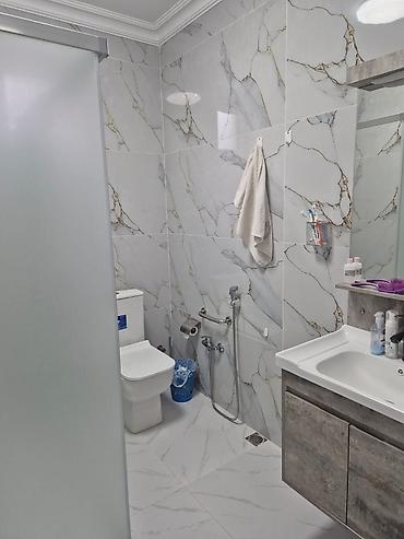 Otaqların satışı: Təsvir: - Geniş və işıqlı mənzil interyeri. Mətbəx, qonaq otağı və — 9