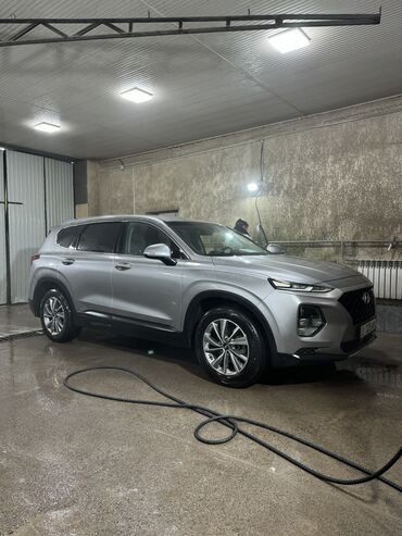 машина на час: Hyundai Santa Fe: 2019 г., 2 л, Автомат, Дизель, Универсал