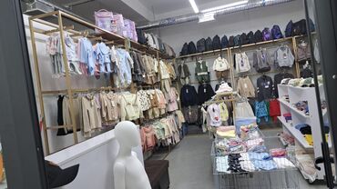 ош базардан места сатылат: Сдаю Торговое место, В торговом центре, 43 м² Действующий, С оборудованием, С ремонтом, Без коммуникаций, Вода, Канализация, 1 линия