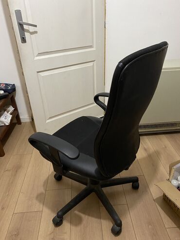 fis stolovi za sminkanje: Ergonomic, color - Black, Used