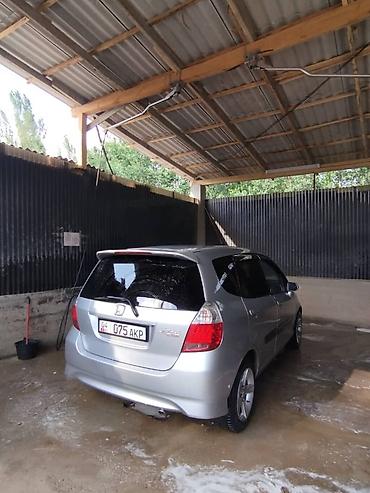Унаа сатуу: Honda Jazz: 2004 г., 1.3 л, Кол менен иштөөчү, Бензин, Хетчбек — 6