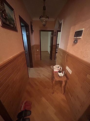 Yeni tikili: 4 otaqlı mənzil – klassik interyer - Geniş salon: parket döşəmə — 13