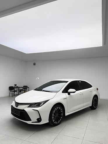 byd e1: Toyota Corolla: 2019 г., 1.8 л, Вариатор, Гибрид, Седан — 2