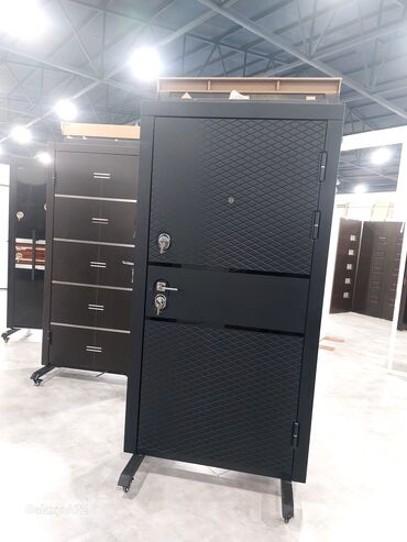 Giriş qapıları: Dəmir giriş qapıları – müasir dizayn və gücləndirilmiş təhlükəsizlik — 12