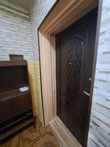 Uzunmüddətli kirayə mənzillər: Neftcilər metrosu yaxınlığında 220 nöm məktəbin yanı 5/1 ci mərtəbə