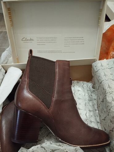 женское обувь: Ботинки и ботильоны Clarks, 39, цвет - Бежевый