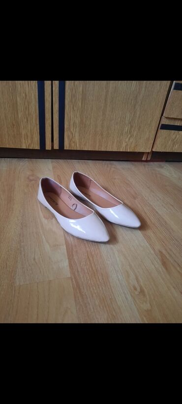 baletanke bershkae: Ballet shoes, Opposite, 39