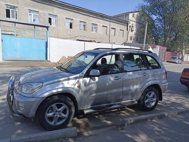 срочно продается машина: Toyota RAV4: 2003 г., 2 л, Автомат, Бензин, Кроссовер