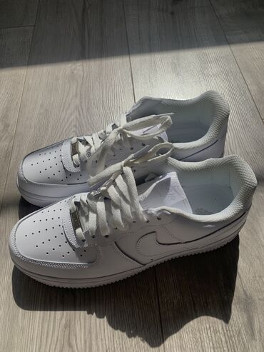 продаю бутсы: Продаю оригинальные женские кроссовки Nike Air force 1! Не ношенные