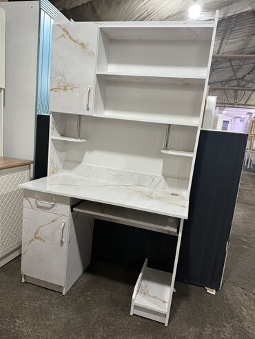 Компьютерные столы: Компьютерный стол, Новый, С полками — 9