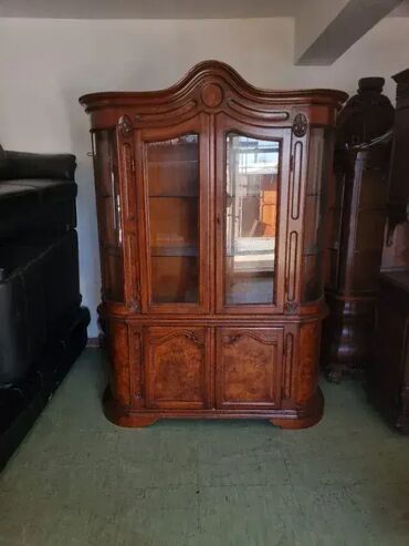 Stilske vitrine: Prelepa vitrina. Visina 220 cm Sirina 160 cm Dubina 45 cm — 9