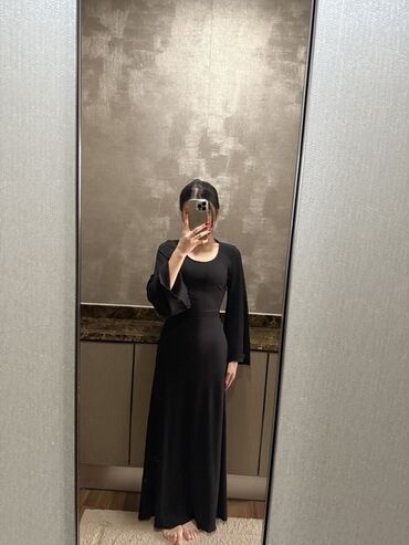 женские пиджаки кардиганы: Трикотажные платья-«лапша» - Модель 1: черное макси с круглым вырезом