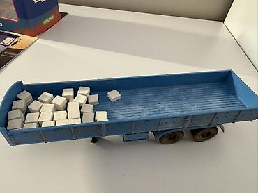 кыш: МАз-5205 бортовой полуприцеп модель 1:43 С мини кирпичами из гипса — 3