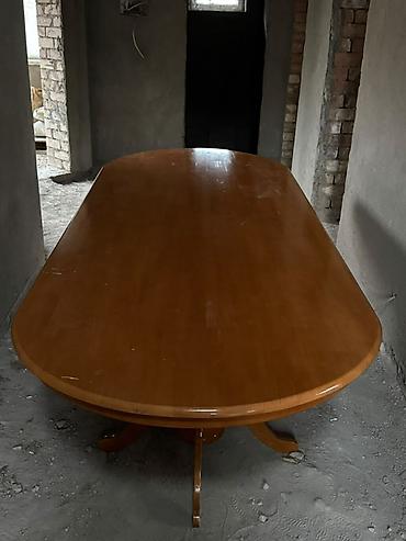 study table: Стол покупали в свое время за 3000 долларов Цена стола- 50 000 сом — 2