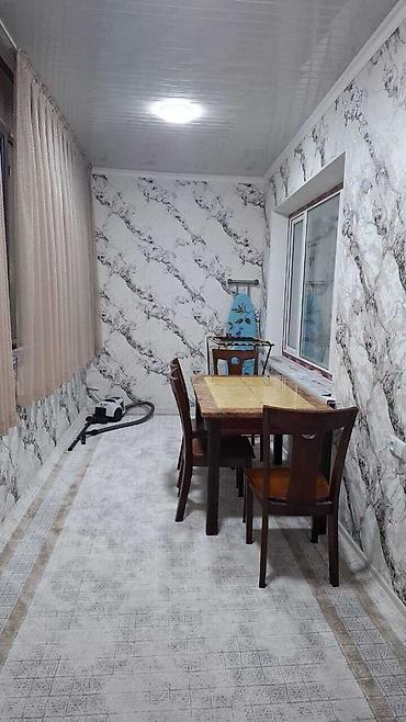 Двуспальные кровати: Кровать с мягким изголовьем, обтянутым тканью, состоящим из отдельных — 10