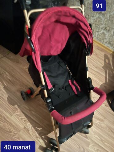 Manejlər: Uşaq arabası – yüngül və kompakt “umbrella” tipli model. - Rəng