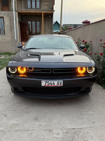 додж дюранго: Dodge Challenger (передрестайлинг), купе, темно‑серый/черный цвет