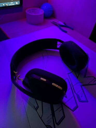 logitech наушники: Накладные, Logitech, Б/у, Беспроводные (Bluetooth), Классические