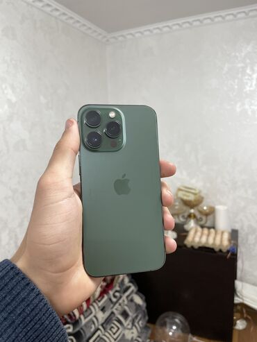 Apple iPhone: IPhone 13 Pro, Новый, 256 ГБ, Alpine Green, Наушники, Зарядное устройство, Защитное стекло, 79 %