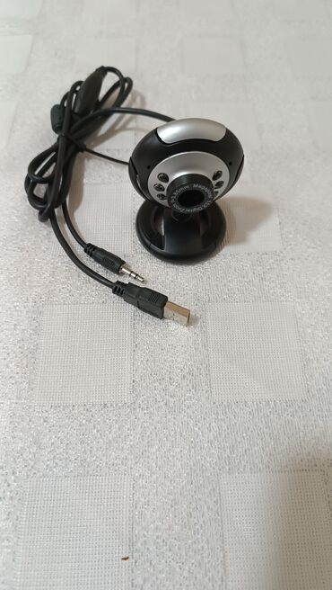 Mauslar: Kompüter sıçanı Logitech, təzədir upakovkada. 
Mous, mışka — 12