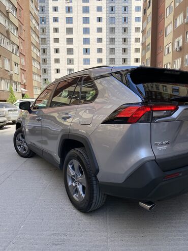 продаю авто с последующим выкупом: Toyota RAV4: 2022 г., 2.5 л, Типтроник, Гибрид, Кроссовер