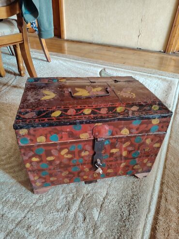 b çay servizi var: Rəngli əl işi taxta sandıq/kufr - Material: massiv taxta, metal
