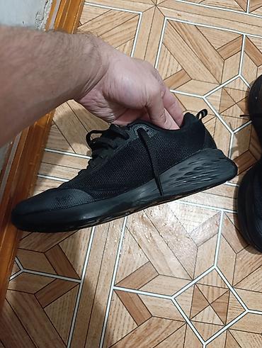 nike react: Кроссовки мужские, черные, размер US 9 / EUR 42½ / CN 265 (указано на — 5