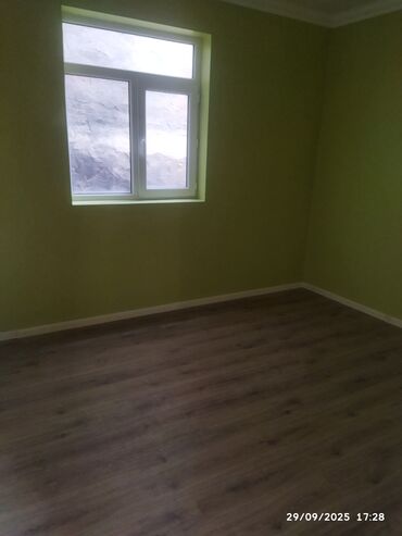 6 ci mikrorayon 1 kv luq verirəm: Təsvir: - 2 otaqlı mənzil/interyer: geniş koridorlu plan, açıq rəngli