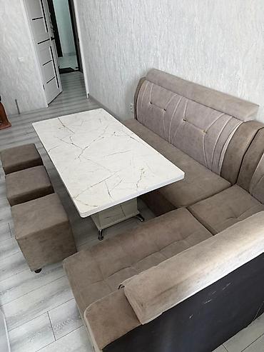 був угалок устол: Кухонный комплект: угловой диван + обеденный стол с каменной — 4