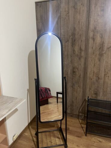 зеркало для нарезок: Напольное зеркало с подсветкой и металлической стойкой - Вертикальное