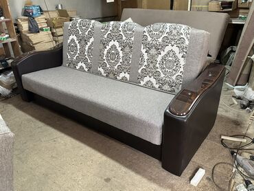 Прямые диваны: Прямой диван, Новый, Трехместный — 3