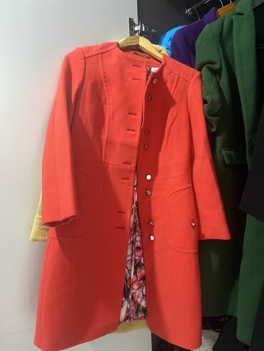 Пальто: Разгружаю гардероб,отдаю ниже по себе стоимости. качество хорошее — 4