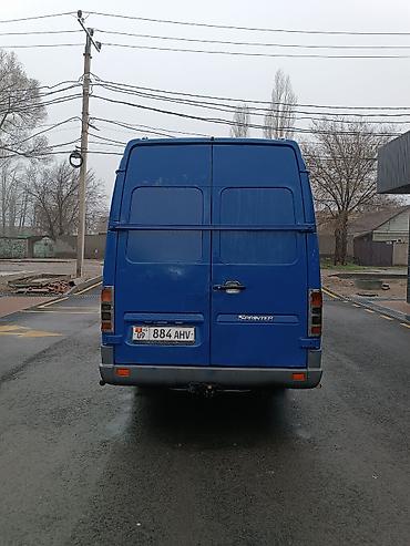 Аренда фургона: Mercedes‑Benz Sprinter — цельнометаллический фургон синего цвета с — 4