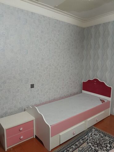 tek adamliq kravat: Oğlan və qız üçün, Yeni, Çarpayı, Bazasız, Matras ilə, Siyirməli